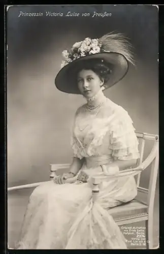 AK Prinzessin Victoria Luise von Preussen mit grossem Hut