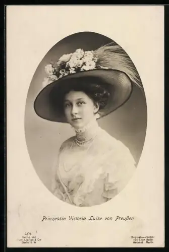 Foto-AK Prinzessin Victoria Louise von Preussen mit Sommerhut