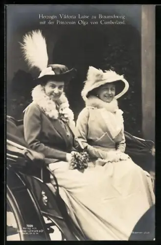 AK Victoria Louise Herzogin von Braunschweig mit der Prinzessin Olga von Cumberland