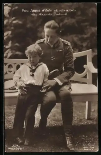 AK Prinz August Wilhelm von Preussen in Uniform auf der Bank mit seinem Sohn im Matrosenanzug