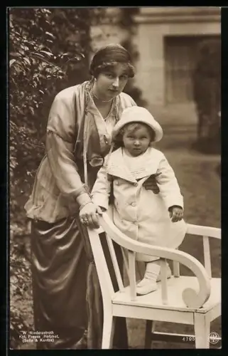 AK Prinzessin August Wilhelm von Preussen mit Nachwuchs