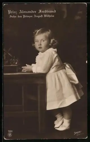 AK Prinz Alexander Ferdinand im Kleidchen, Sohn des Prinzen August Wilhelm von Preussen
