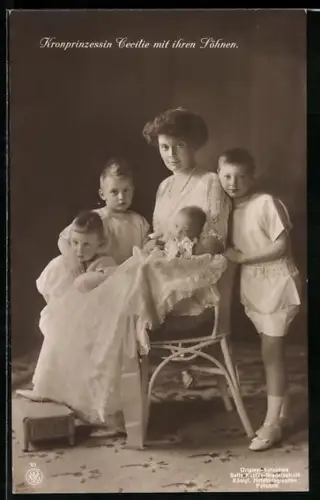 AK Kronprinzessin Cecilie von Preussen mit ihren Söhnen
