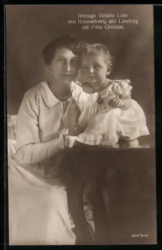 AK Herzogin Viktoria Luise von Braunschweig & Lüneburg mit Prinz Christian