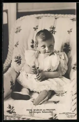 AK Prinz Wilhelm von Preussen, im Sessel