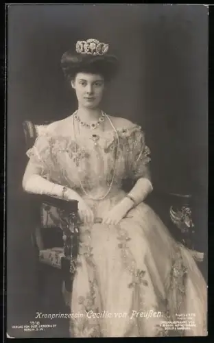 AK Kronprinzessin Cecilie mit Krone