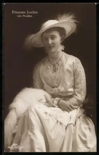 AK Prinzessin Joachim von Preussen in toller Garderobe