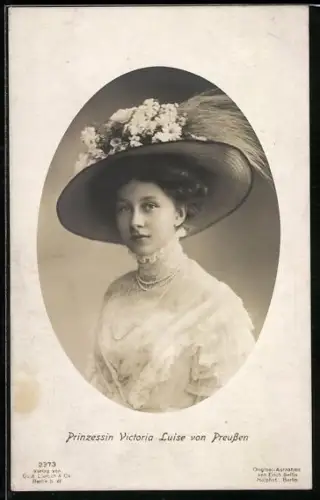 Foto-AK Prinzessin Victoria Louise von Preussen mit Sommerhut