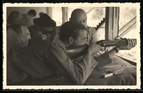 Foto-AK Mann beim Schiessen, Schützenfest 1939