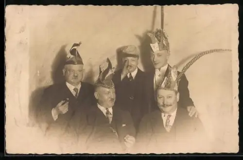 Foto-AK Köln, Männer in Kostümen zum Karneval 1926