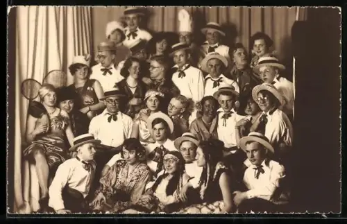 Foto-AK Köln, Gruppenbild in Kostümen zum Karneval