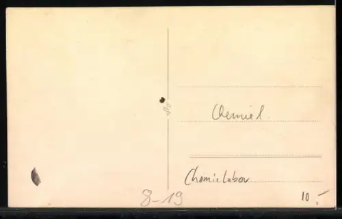 Foto-AK Innenansicht eines Chemie-Labors