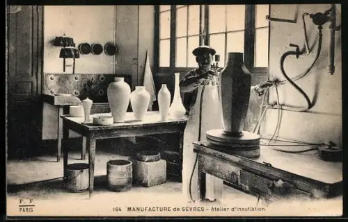 AK Sèvres, Manufacture, Atelier d`insuflation, Porzellanherstellung