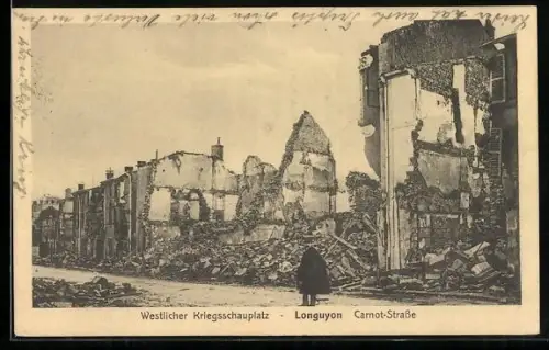 AK Longuyon, Carnot-Strasse mit Kriegsruinen