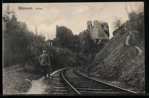 AK Blâmont, Soldat vor Burgruine