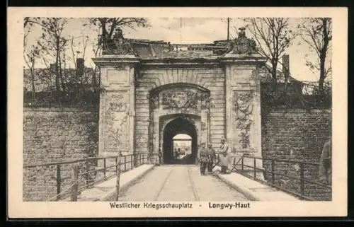 AK Longwy-Haut, Soldaten stehen am Stadttor