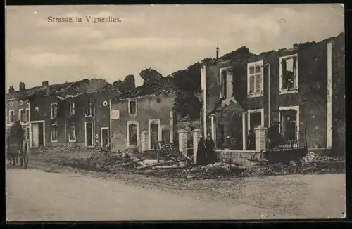 AK Vigneulles, Zerstörte Häuser nach der Schlacht, Soldaten