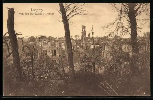 AK Longwy, Blick von dem Wald auf zerstörte Häuser