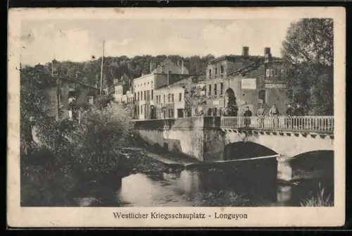 AK Longuyon, Westlicher Kriegsschauplatz, Brücke mit Soldaten