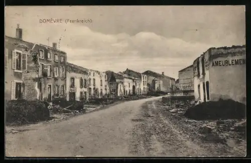 AK Domevre, Strasse mit zerstörten Häusern