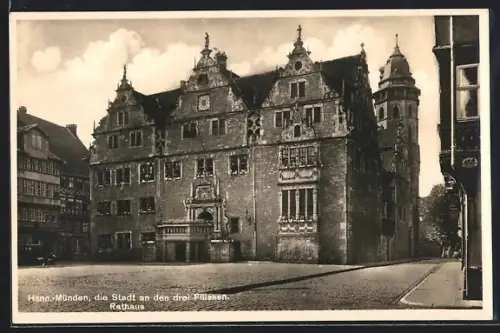AK Hann. Münden, Rathaus mit Strassenpartie