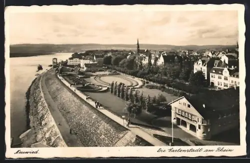 AK Neuwied, Üer die Dächer der Stadt mit Uferpartie