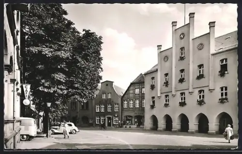 AK Beckum /Westf., Markt mit Rathaus u. Geschäft Th. Thopp u. Ratsklause