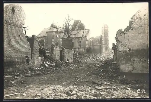 AK Cambrai, Panorama de la ville détruite