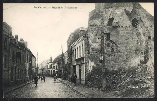 AK Le Cateau, Rue de la République