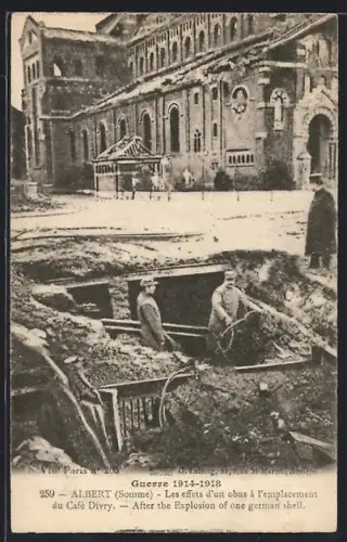 AK Albert /Somme, guerre 1914-18, Les effets d`un obus à l`emplacement du Café Divry