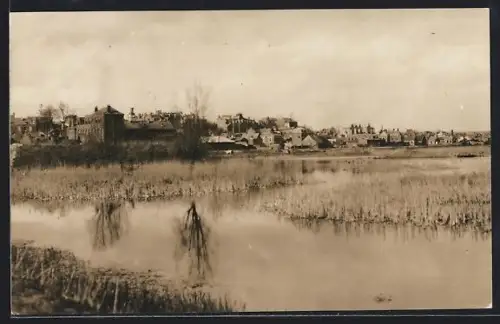 AK Péronne, Blick über den Sommefluss auf den Ort