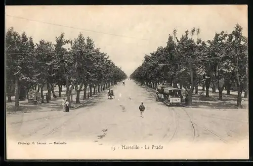 AK Marseille, Strassenbahn fährt durch die Allee
