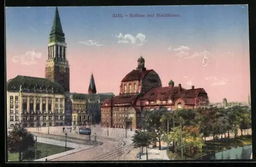 AK Kiel, Rathaus u. Stadttheater mit Strassenbahn aus der Vogelschau