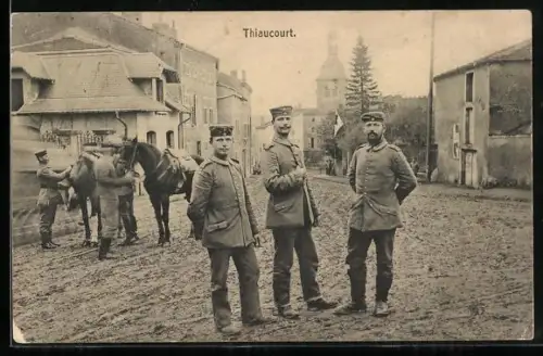 AK Thiaucourt, Soldaten auf der Strasse