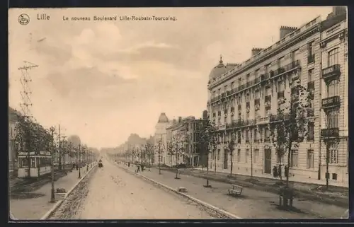 AK Lille, Nouveau Boulevard Lille-Roubaix-Tourcoing, Strassenpartie mit Strassenbahn