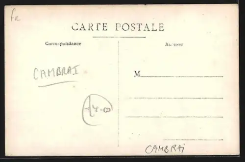 AK Cambrai, Strassenpartie mit Passanten