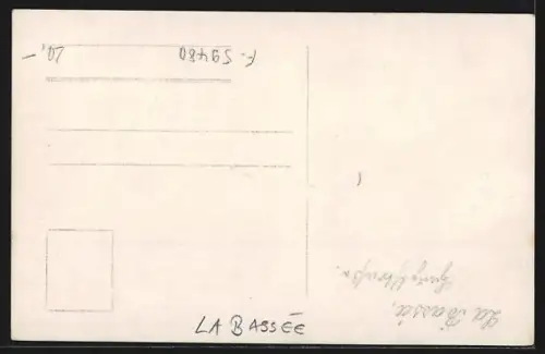 AK La Bassée, Strassenpartie mit zerstörten Häusern