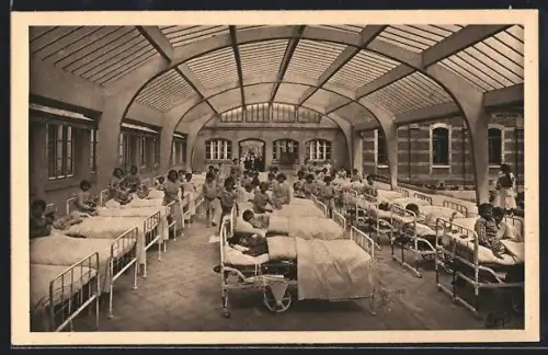 AK Zuydcoote /Nord, Sanatorium National Vancauwenberghe, En attendant la classe sous la Galerie