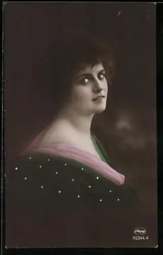 Foto-AK Amag Nr. 62344/4: Junge Frau schaut seitlich