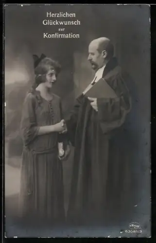 Foto-AK Amag Nr. 63081/3: Pfarrer gibt Mädchen die Hand, Glückwunsch zur Konfirmation