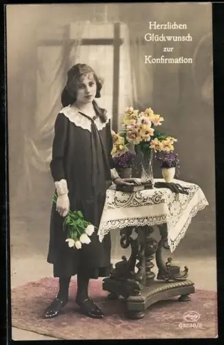 Foto-AK Amag Nr. 63238/2: Junge Frau mit Buch, Glückwunsch zur Konfirmation