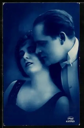 Foto-AK Amag Nr. 63029/3: Elegantes Liebespaar
