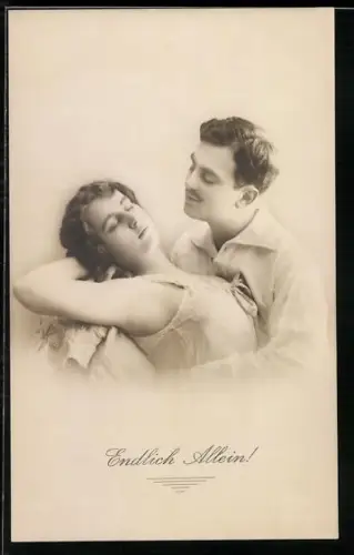 Foto-AK Amag Nr. 61112/4: Junges Liebespaar