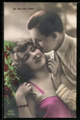 Foto-AK Amag: Kavalier mit Fräulein im Arm