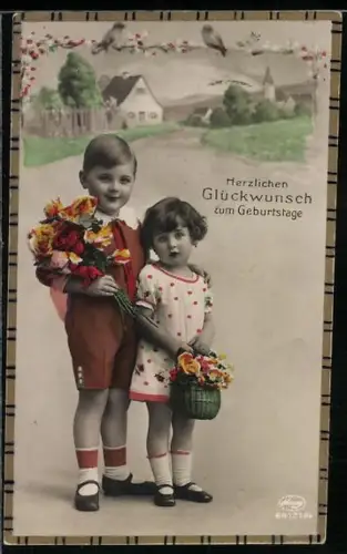 Foto-AK Amag Nr. 64121/4: Kinderpaar mit Blumen, Geburtstagsgruss