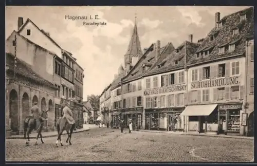 AK Hagenau, Paradeplatz, Monsieurs à cheval
