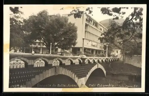 AK Cali, Escuela de Belas Artes