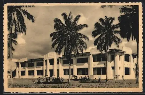 AK Coquilhatvile, Un bâtiment du groupe scolaire