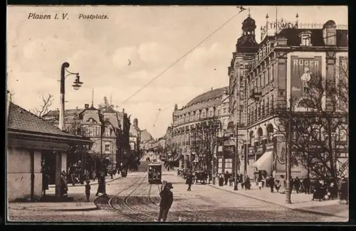 AK Plauen i. V., Postplatz mit Geschäften und Strassenbahn