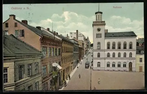 AK Gablonz a. N., Rathaus mit Strassenbahn